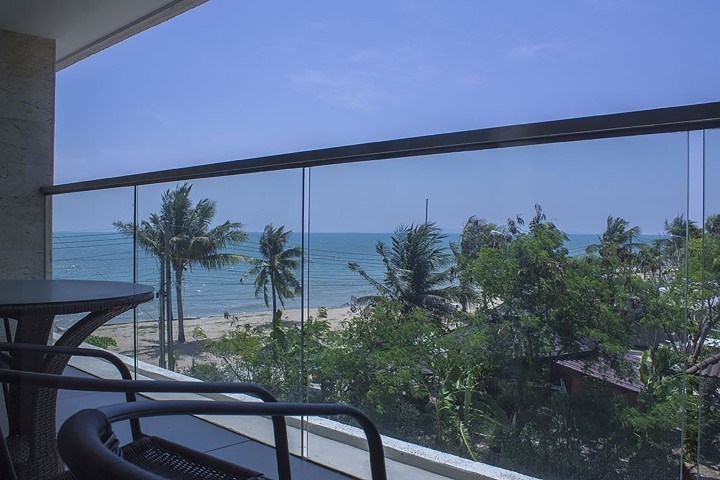Water's Edge Condominium Pattaya