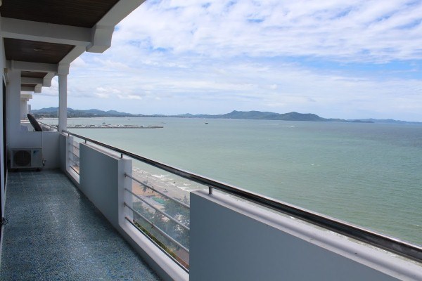 Luxury Beachfront Condo Condominium Najomtien Soi 18 Pattaya