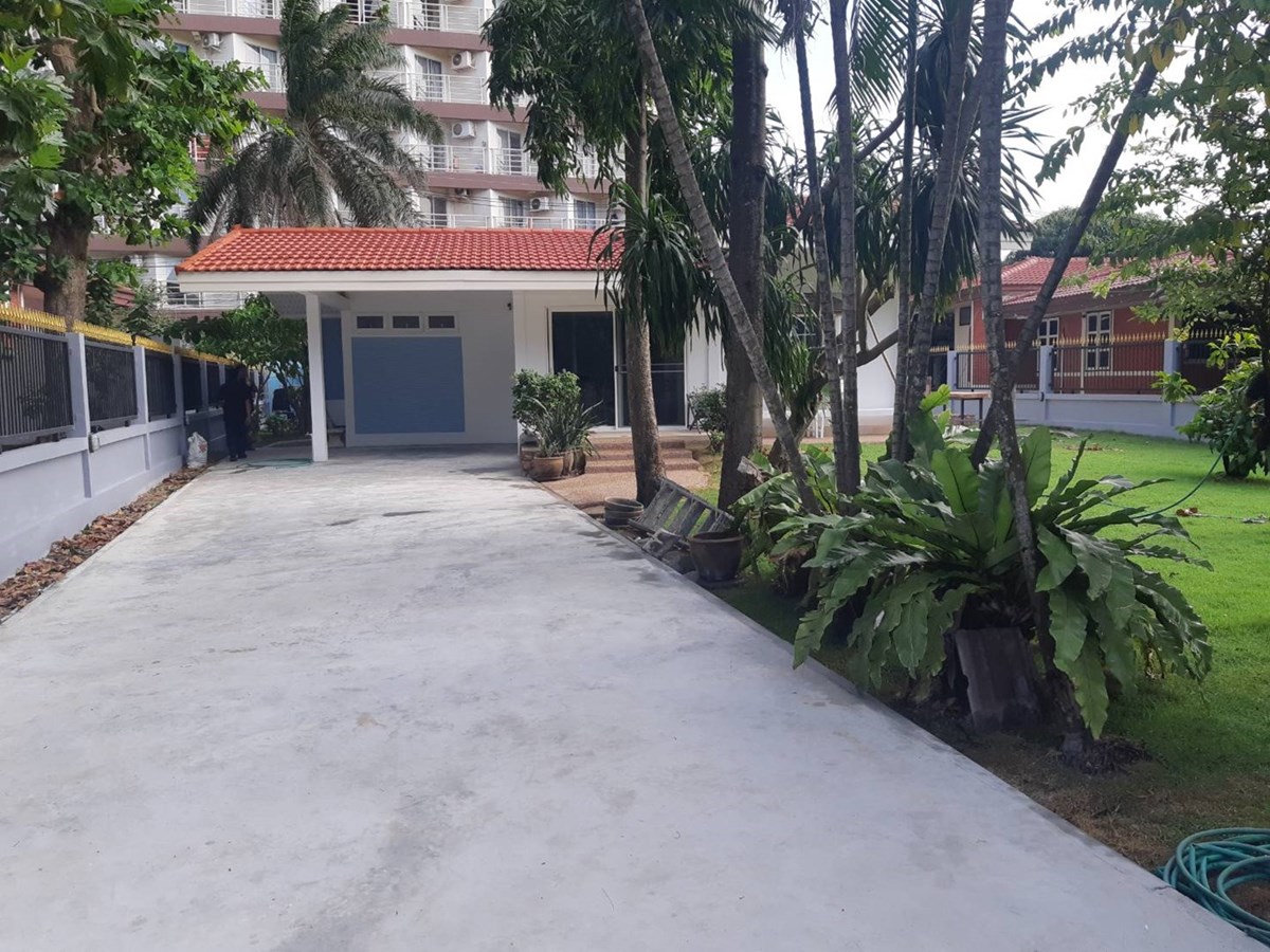 Villa Navin Jomtien House Pattaya real estate agent for Property