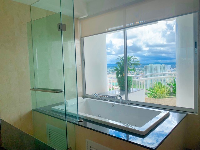 Bathroom Sea View