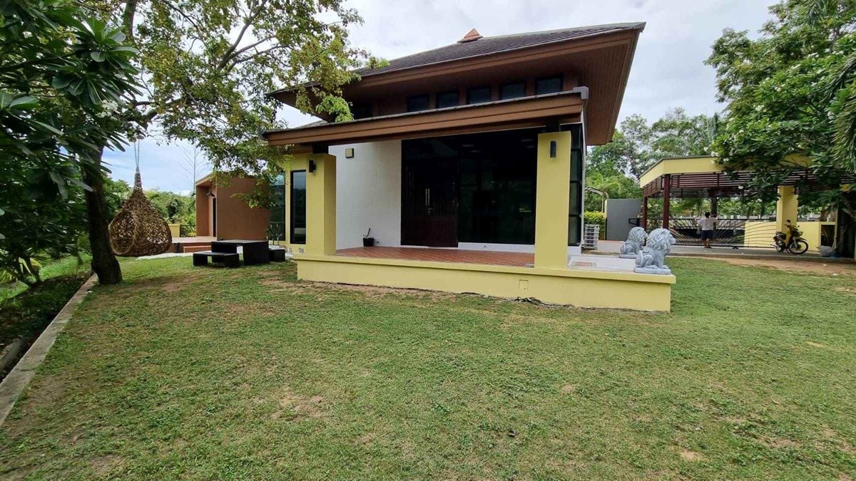 Horseshoe Point Villa House Pattaya real estate agent for Property for sale and rent in