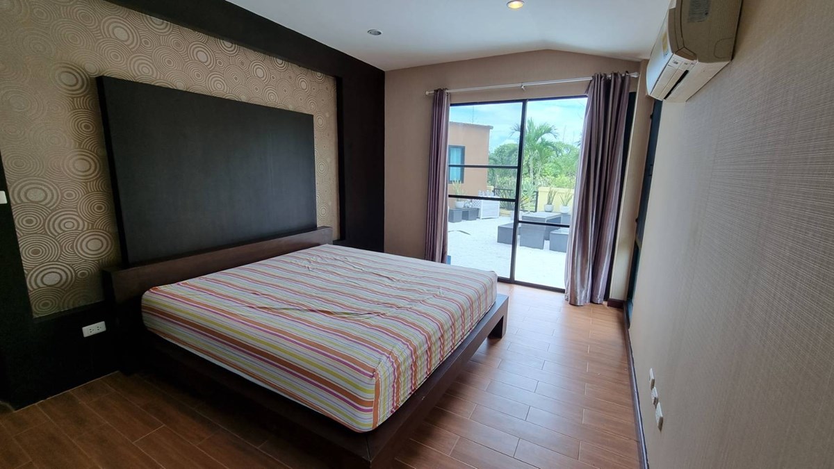 Horseshoe Point Villa House Pattaya real estate agent for Property for sale and rent in