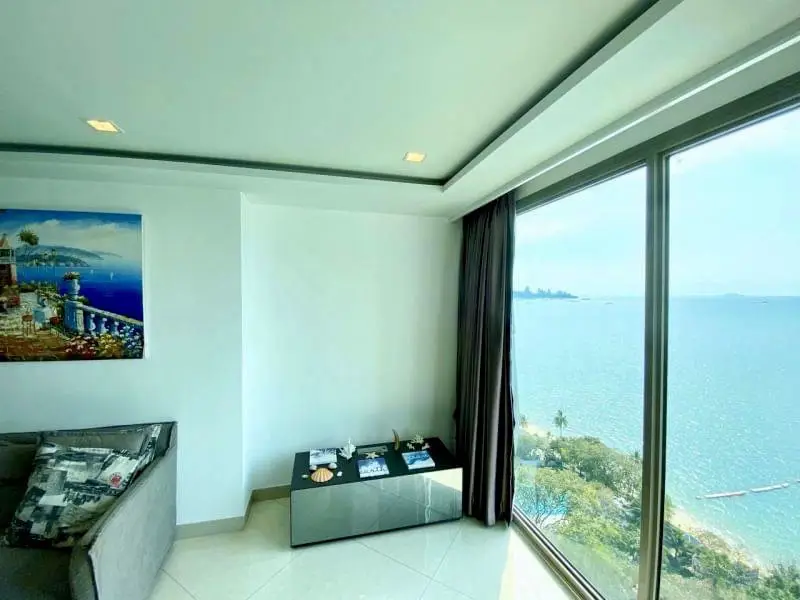 Living area with fantastic sea view 